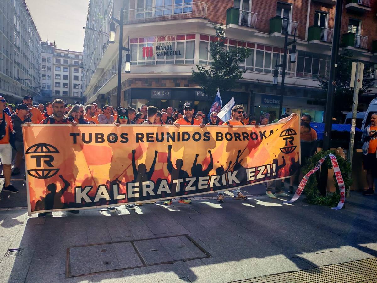 Los sindicatos de Tubos Reunidos impugnan el ERE y se movilizan en Bilbao para exigir su retirada