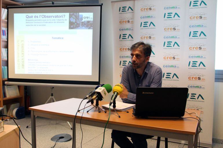 El director del CRES, Joan Micó, durant la presentació dels resultats de l&#039;observatori del primer trimestre d&#039;enguany.