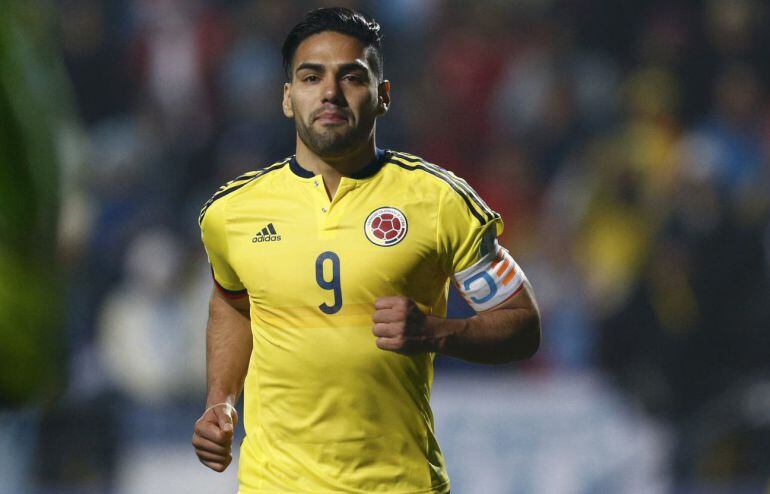 Colombia&#039;s Radamel Falcao runs towards Colombia&#039;s goalie David Ospina after scoring in penalties against Argentina after the end of regulation play in  their Copa America 2015 quarter-finals soccer match at Estadio Sausalito in Vina del Mar, Chile, June 