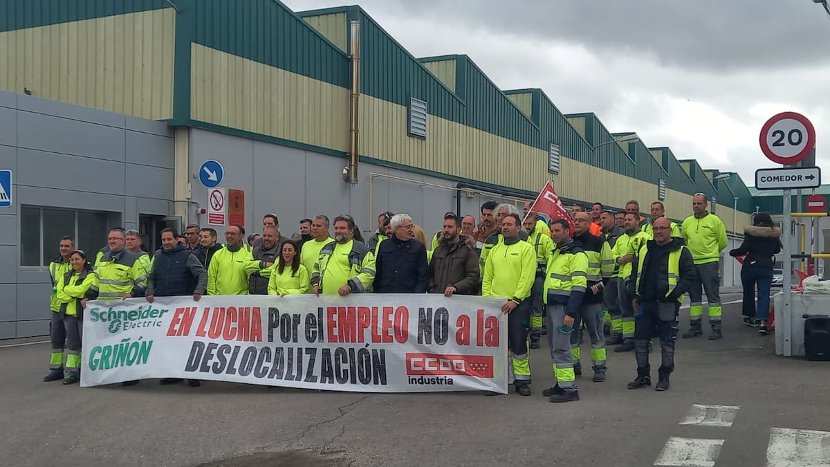 César Serrano, presidente del comité de empresa de Schnieder Griñón, critica el próximo cierre de la planta