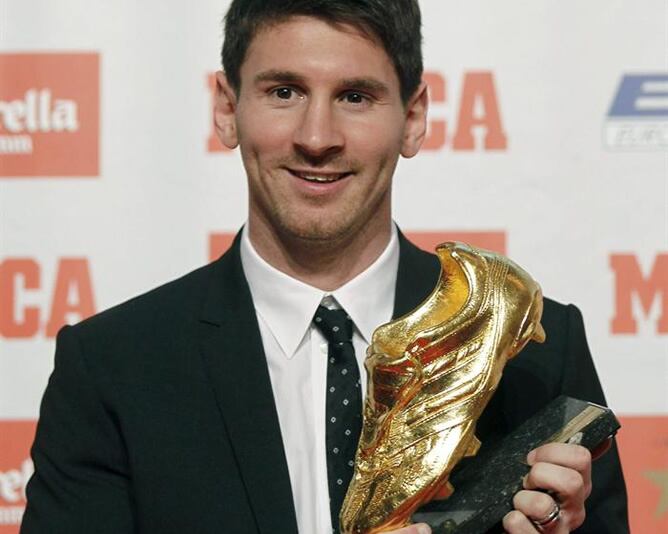 El argentino ha recibido la Bota de Oro por los tantos que marcó en la Liga 2011-12.