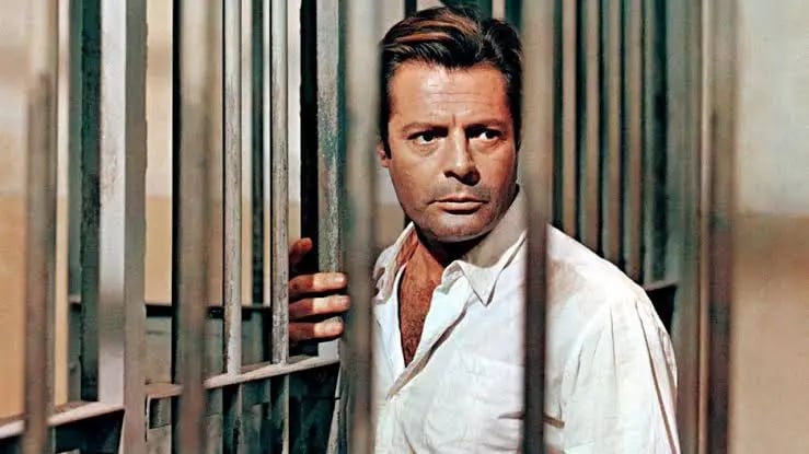 Fotograma de El Extranjero de Visconti