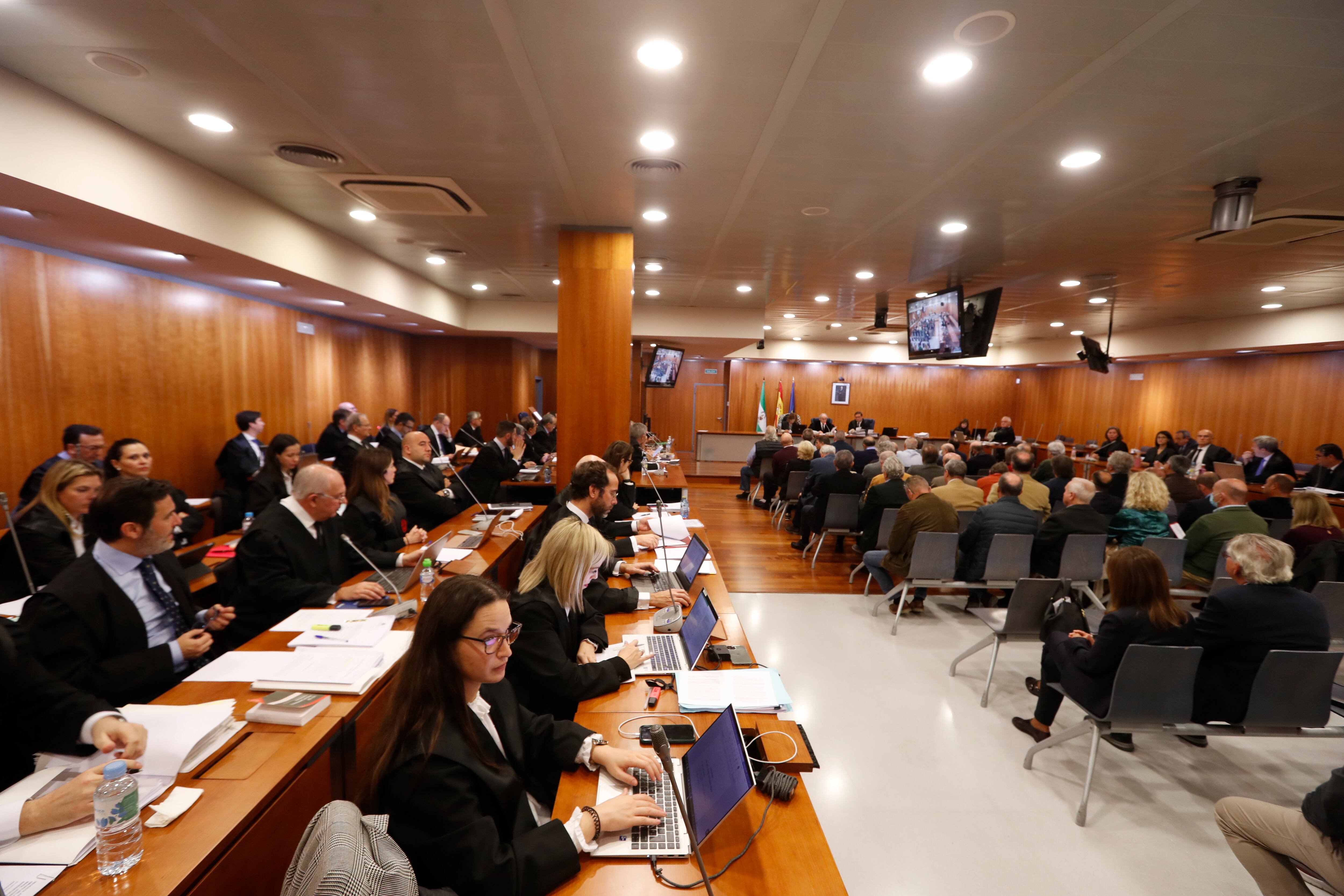 Sala de la Audiencia Provincial de Málaga donde  se ha desarrolla el macrojuicio del caso Astapa de presunta corrupción urbanística en Estepona (Málaga). EFE/ Jorge Zapata