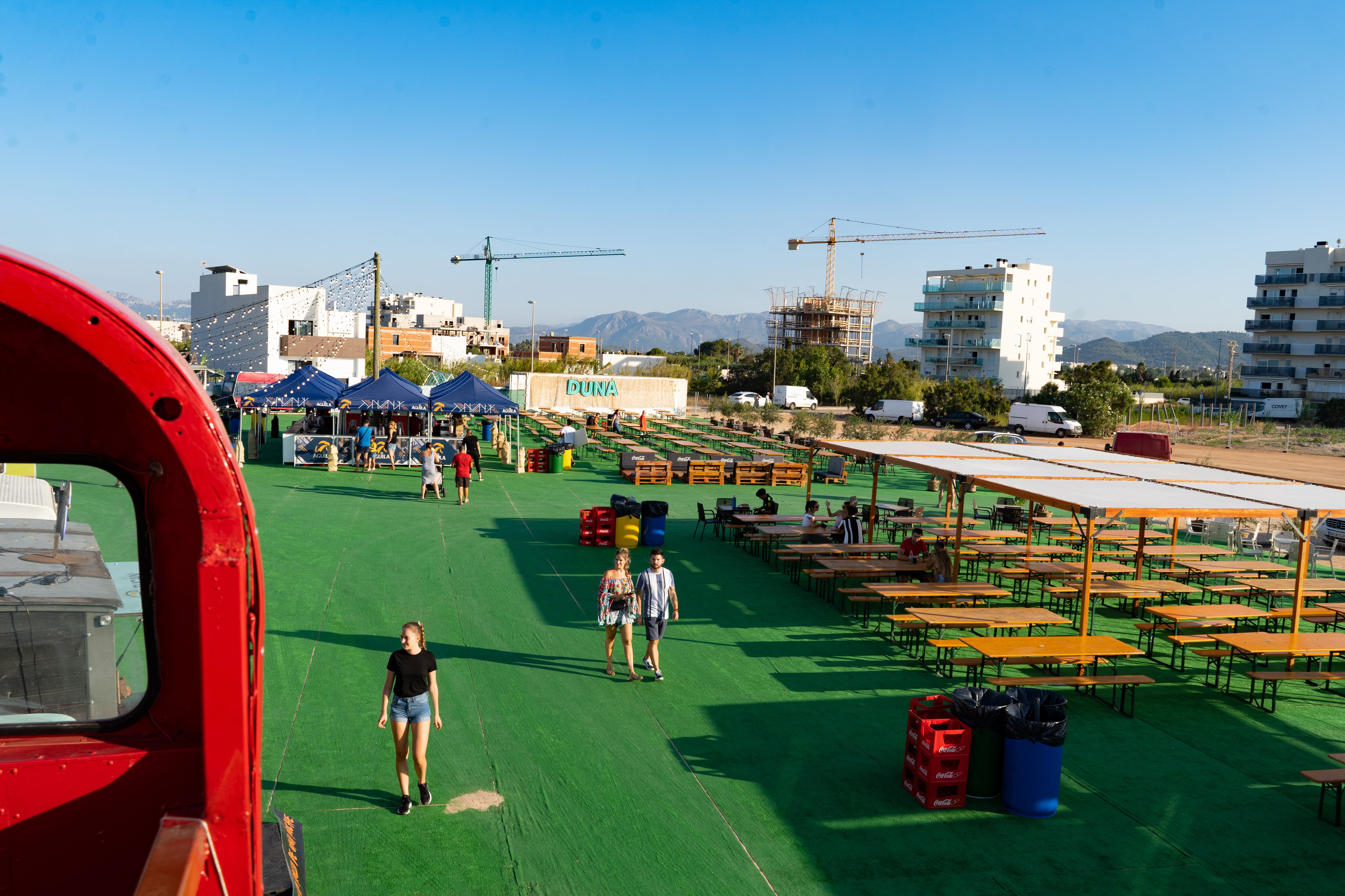 Espacio Duna Market en la playa de Oliva