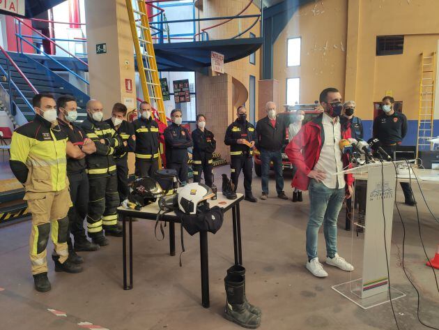 Presentación en el Parque de Bomberos de Linares