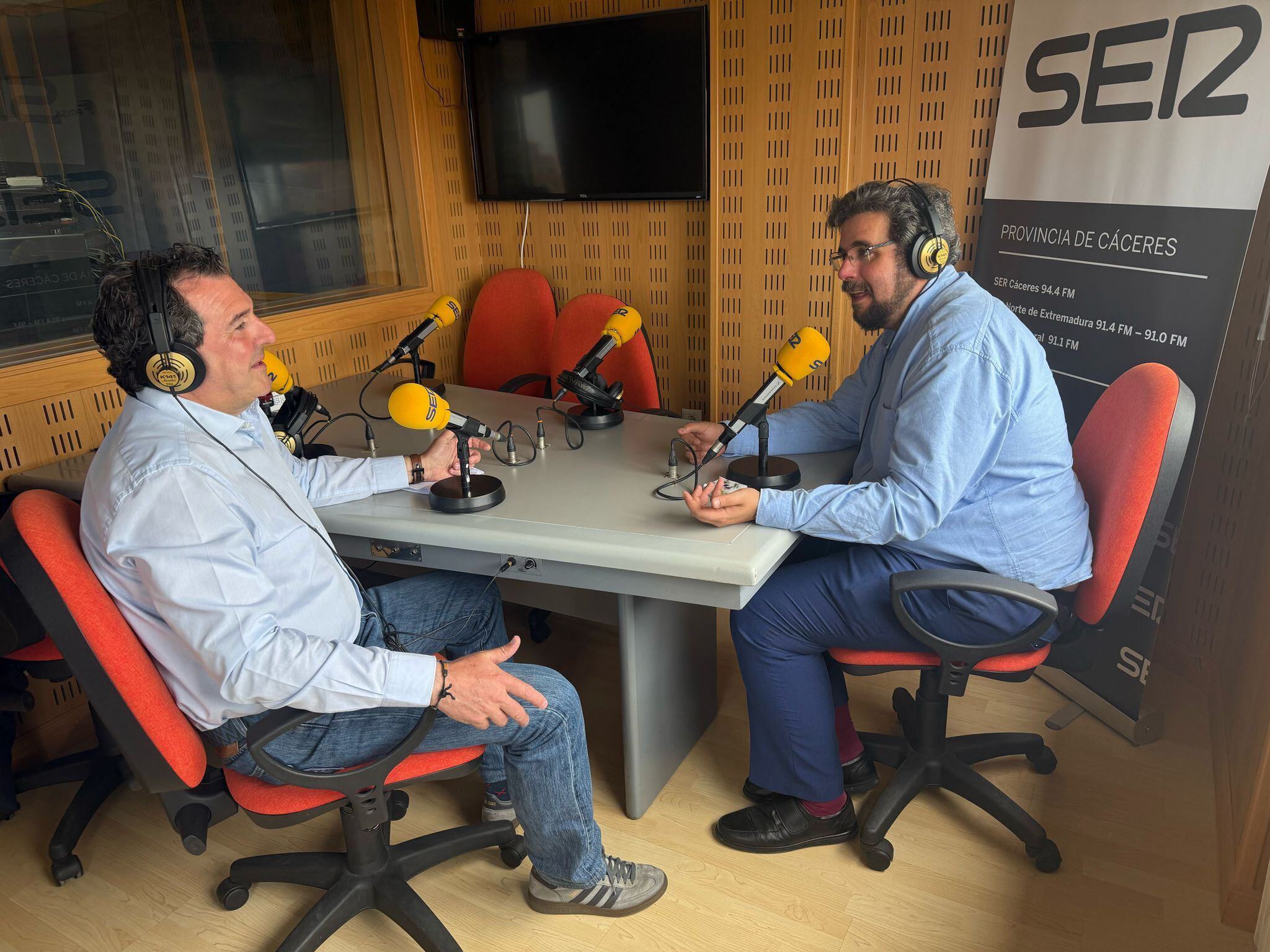 Diego Hernández en los estudios de SER Cáceres