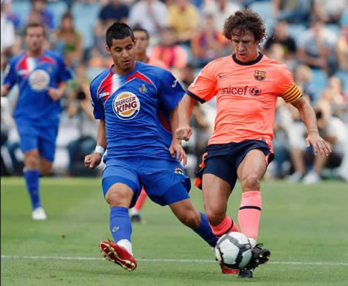 Puyol protege el cuero ante Albín