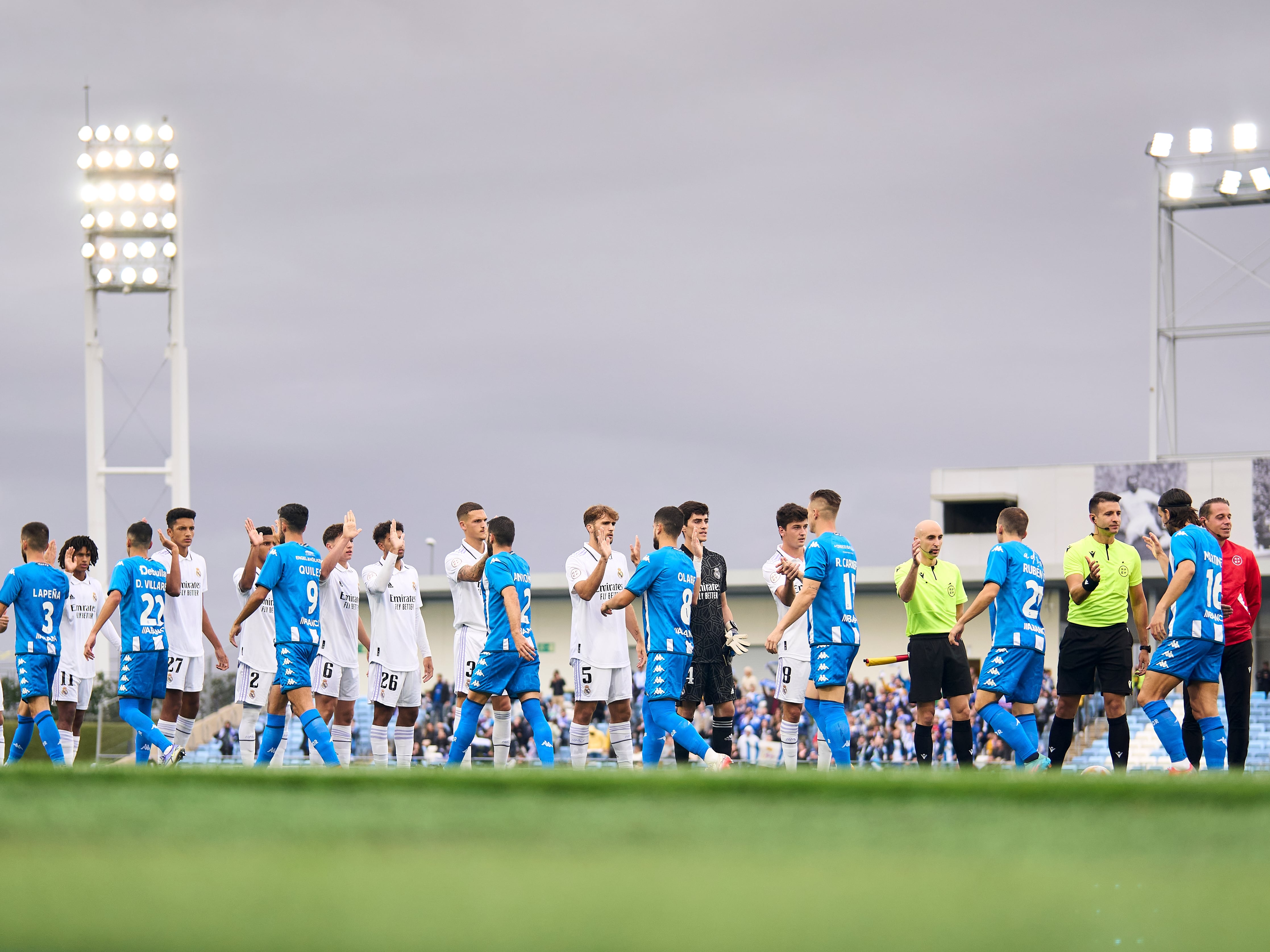 Jugadores del Real Madrid y del Deportivo de la Coruña