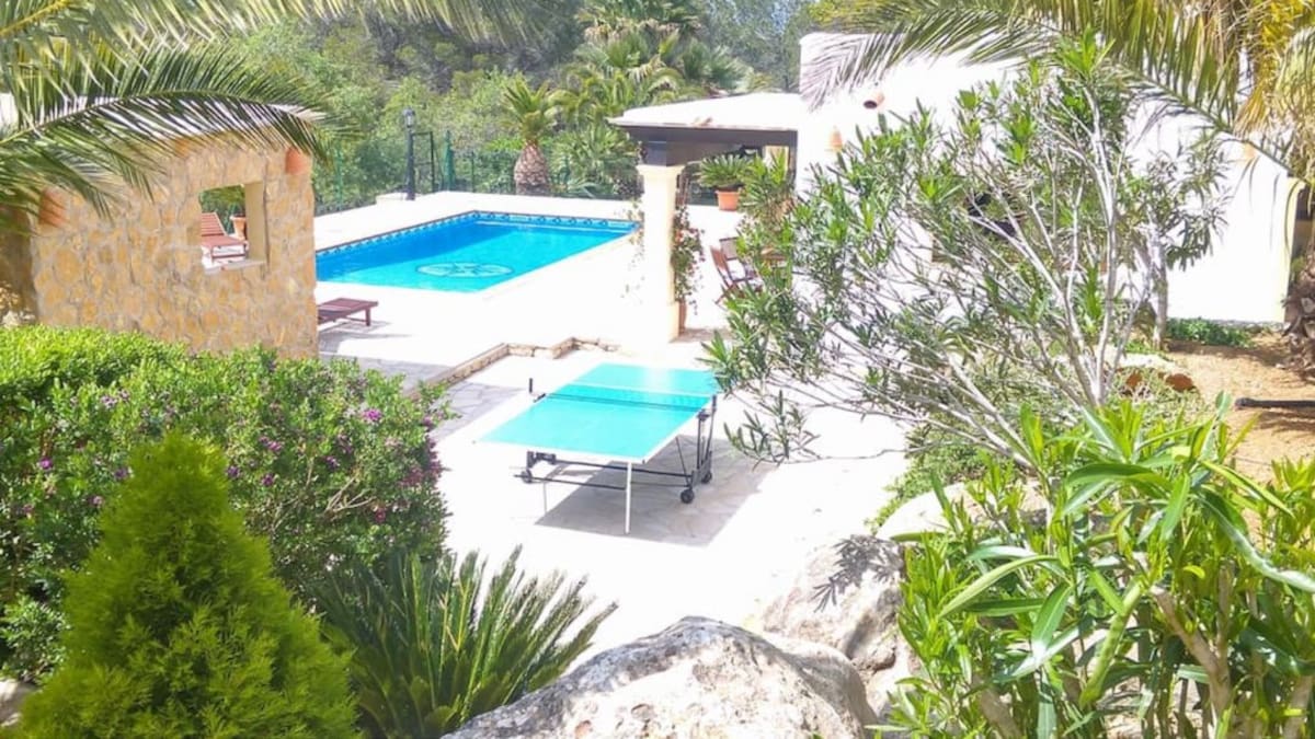 Los sectores del ocio y la vivienda vacacional creen que el decreto del Govern "llega tarde"