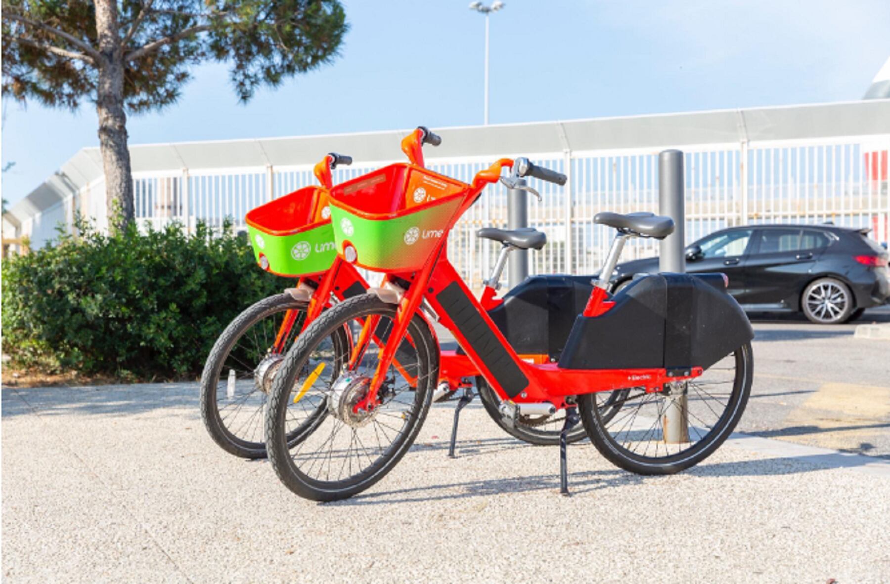 Lime ofrecerá en Sevilla viajes gratuitos en sus bicicletas eléctricas por el Día Mundial sin Coche