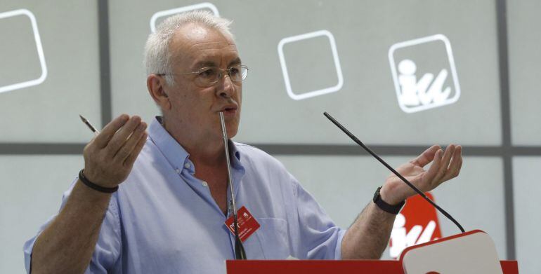 GRA020. MADRID, 14/06/2015.- El coordinador federal de Izquierda Unida, Cayo Lara, durante su intervención hoy ante el Consejo Político de IU en Madrid que deberá ratificar la propuesta de unidad popular planteada por el candidato a la Presidencia del Gob