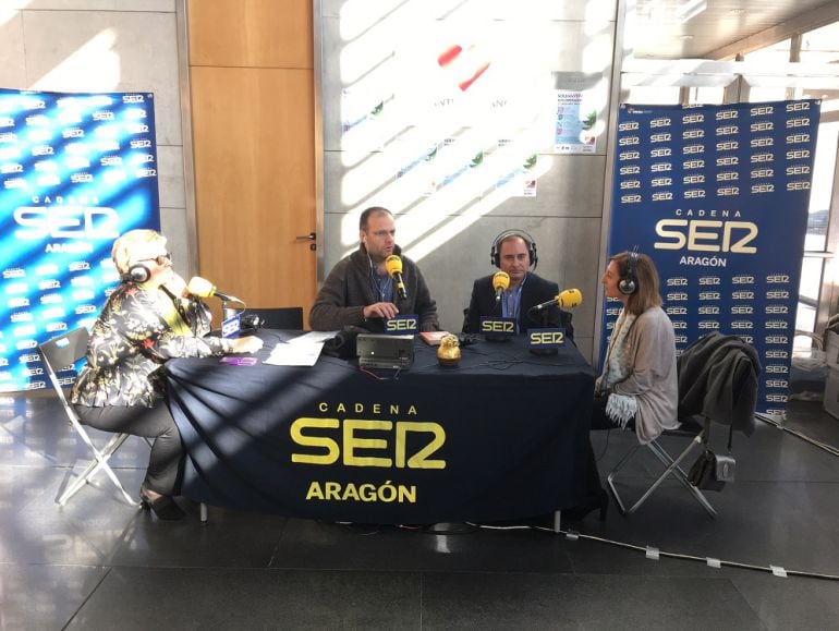 Hoy por Hoy Zaragoza se ha emitido hoy desde la Sala Multiusos de Zaragoza, en el Auditorio, donde se desarrolla la campaña de donación de sangre y también recogida de alimentos para El Refugio 