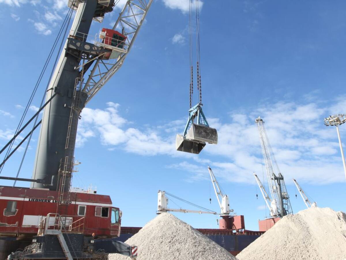 Castelló pide colaboración al Puerto para elaborar el plan de calidad de aire