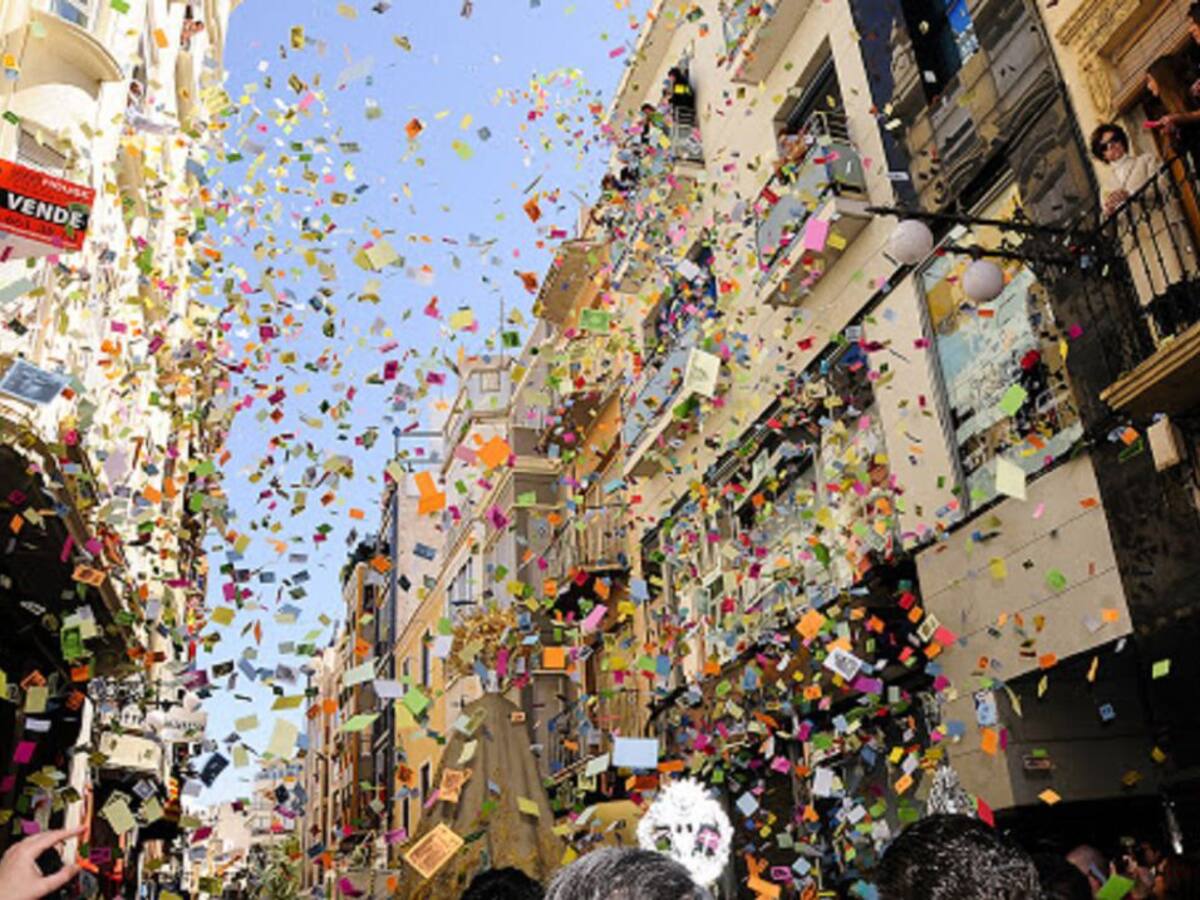 El Domingo de Ramos y de Aleluyas se celebra este año desde los balcones