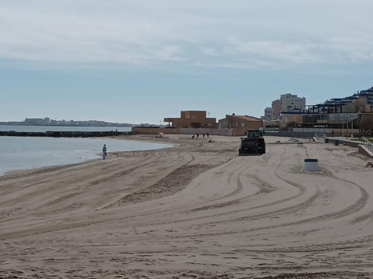 Puesta a punto de las playas para Semana Santa en Cartagena