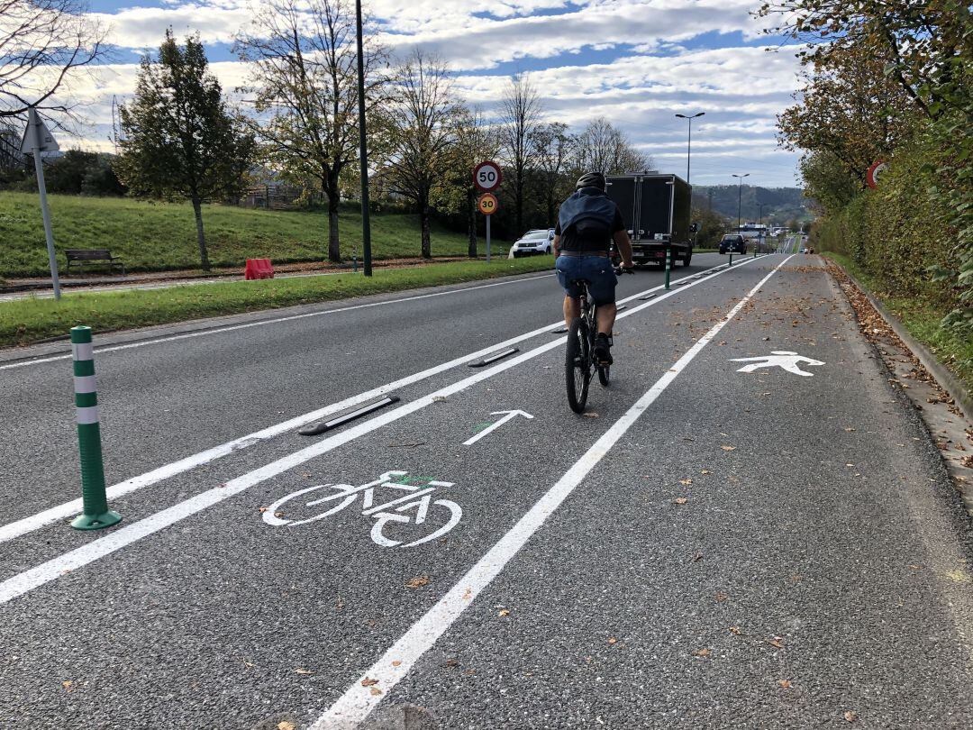 Nuevo tramo habilitado en la Avda. Letxunborro para ciclistas y peatones.