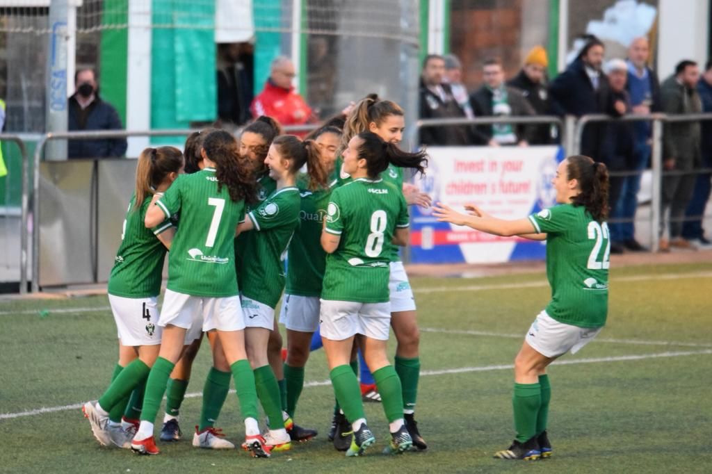 El Toledo femenino celebra un gol