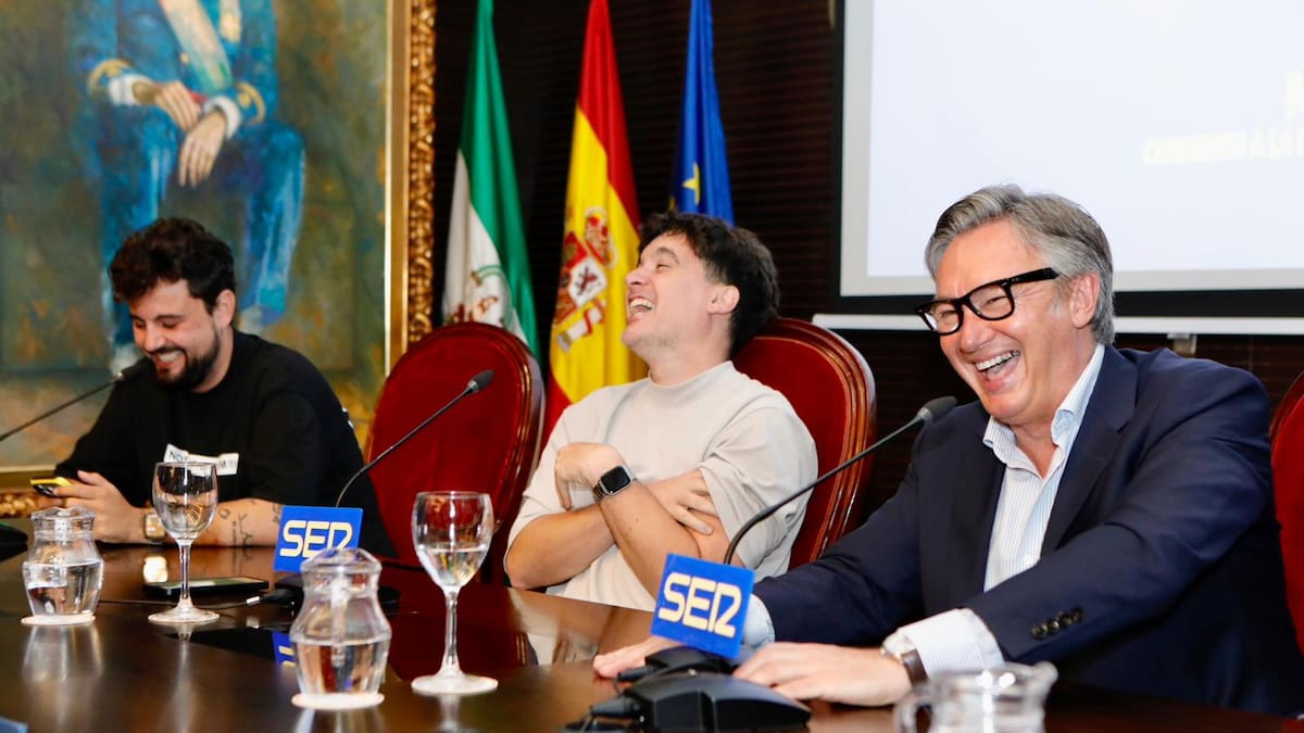 "Sí, sííííííí": Manuel Gavira, fan de Bad Bunny y dispuesto a darle "varias consejerías" a Antonio Reguera