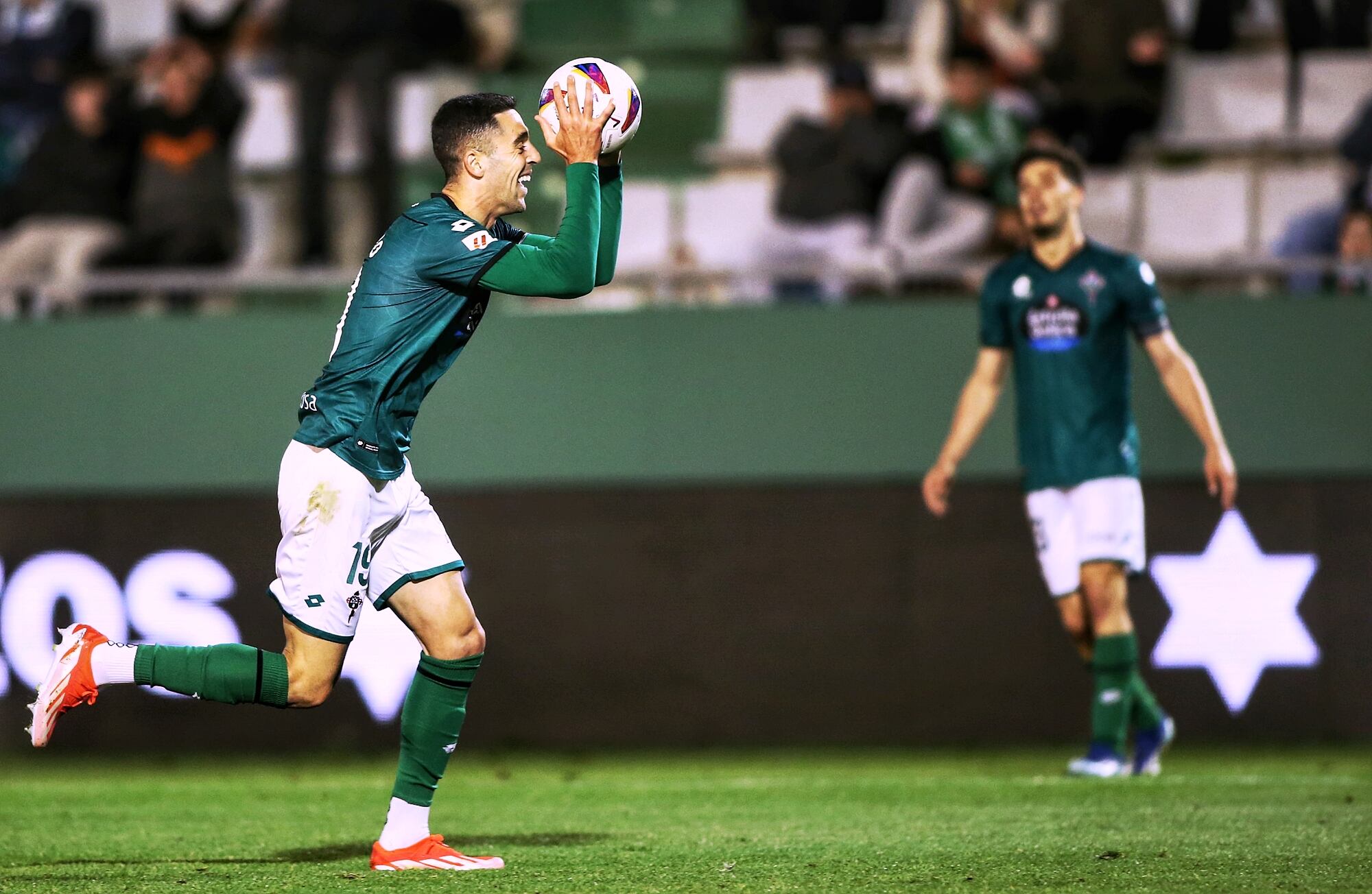 Sabin Merino, en una acción del Racing-Mirandés de A Malata (foto: Mero Barral / Cadena SER)