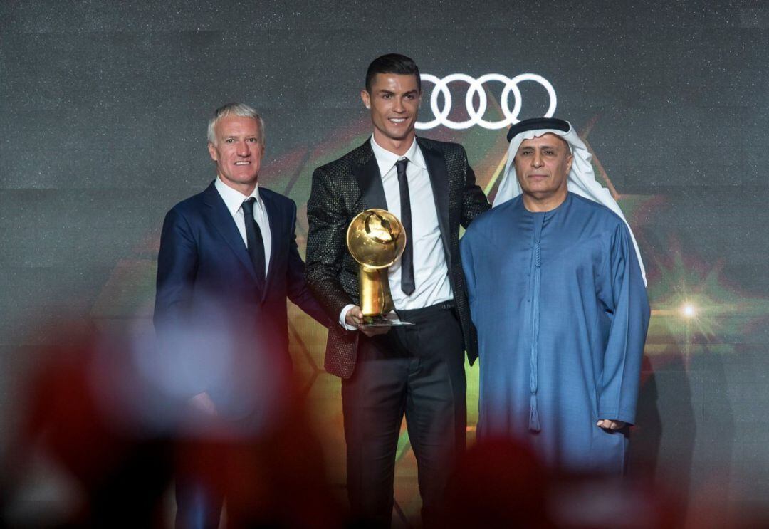 Cristiano Ronaldo recibe el premio