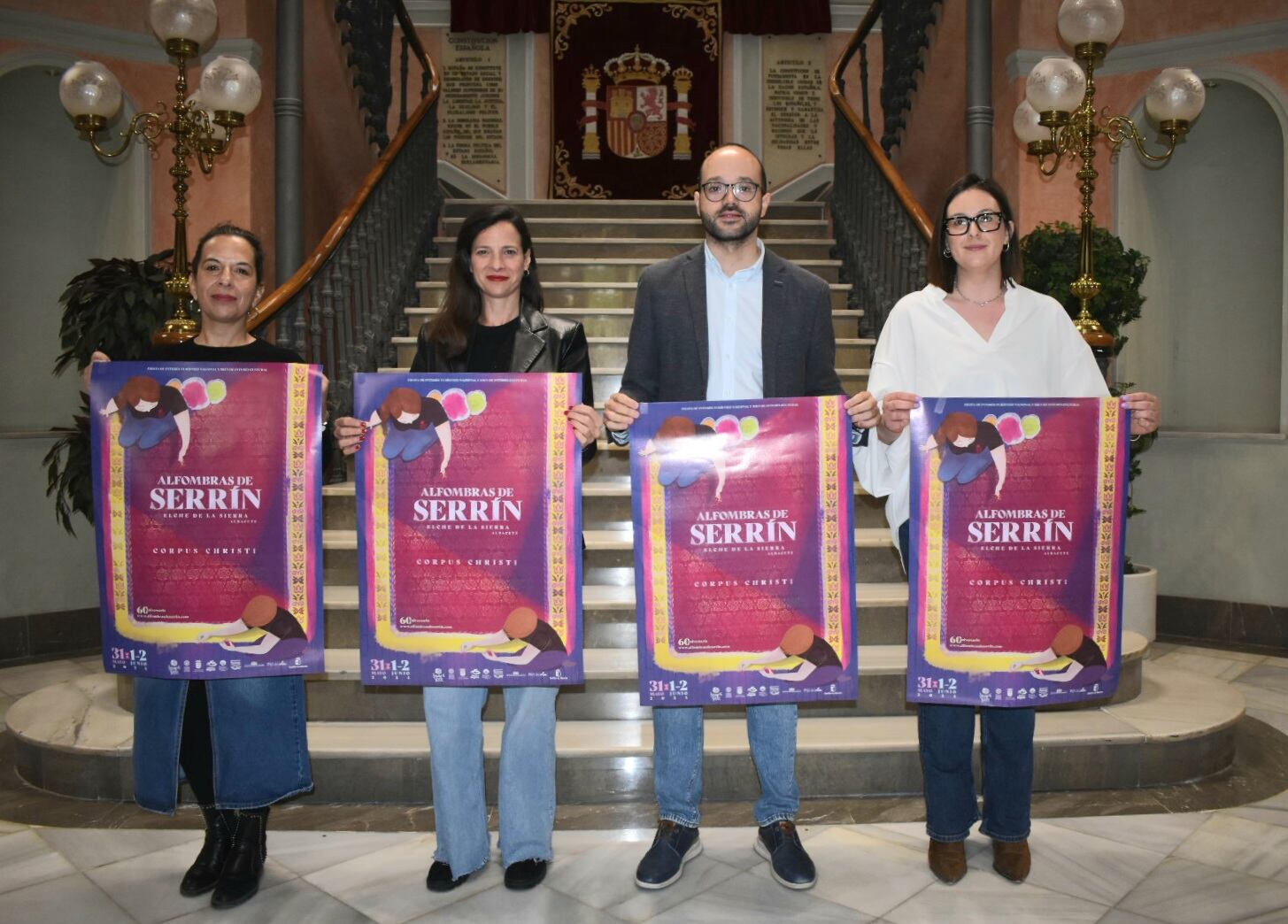 Presentación del cartel de las alfombras de serrín de Elche de la Sierra.