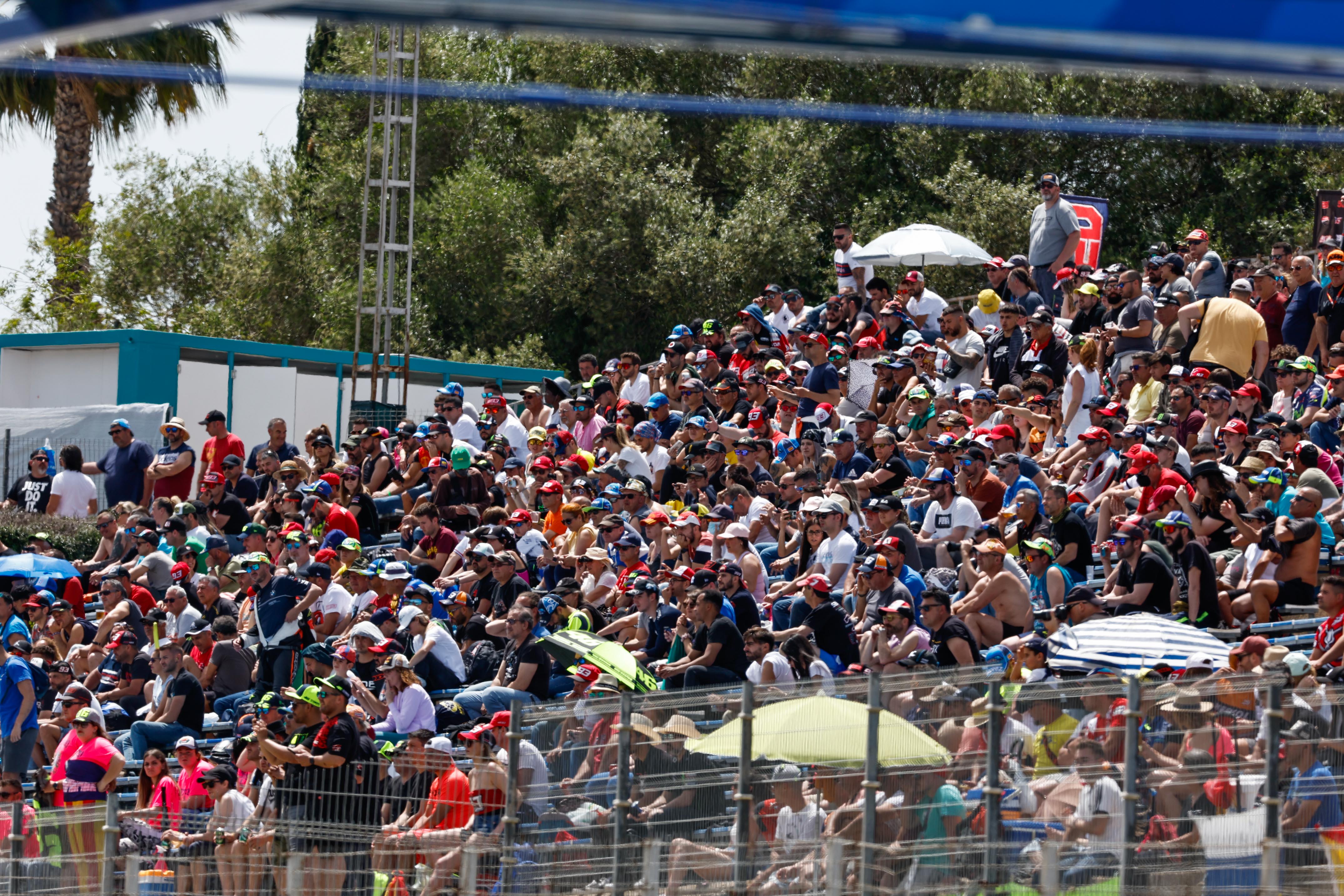 Aficionados en una de las gradas del Circuito de Jerez durante el Gran Premio de Motociclismo / RJ