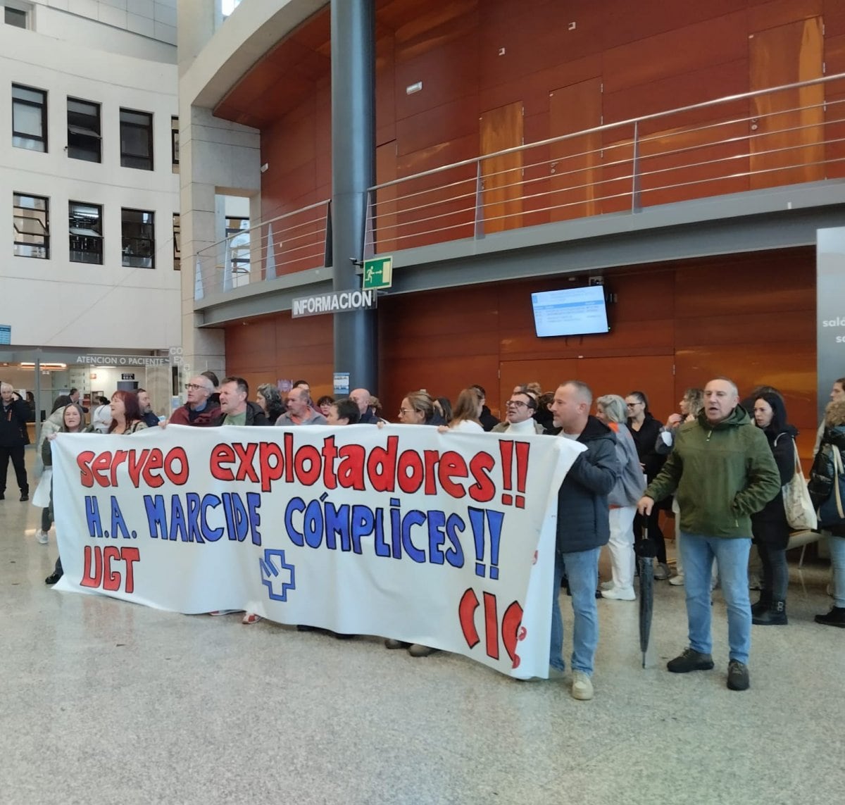 Imagen de la protesta en el Hospital Arquitecto Marcide (foto: CIG)