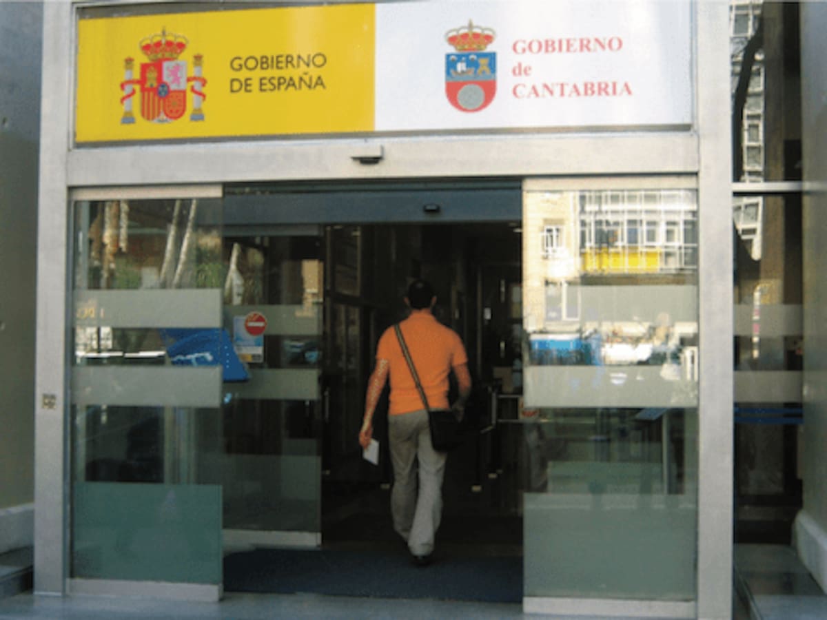 El Gobierno de Cantabria estudia recurrir la regularización extraordinaria de inmigrantes