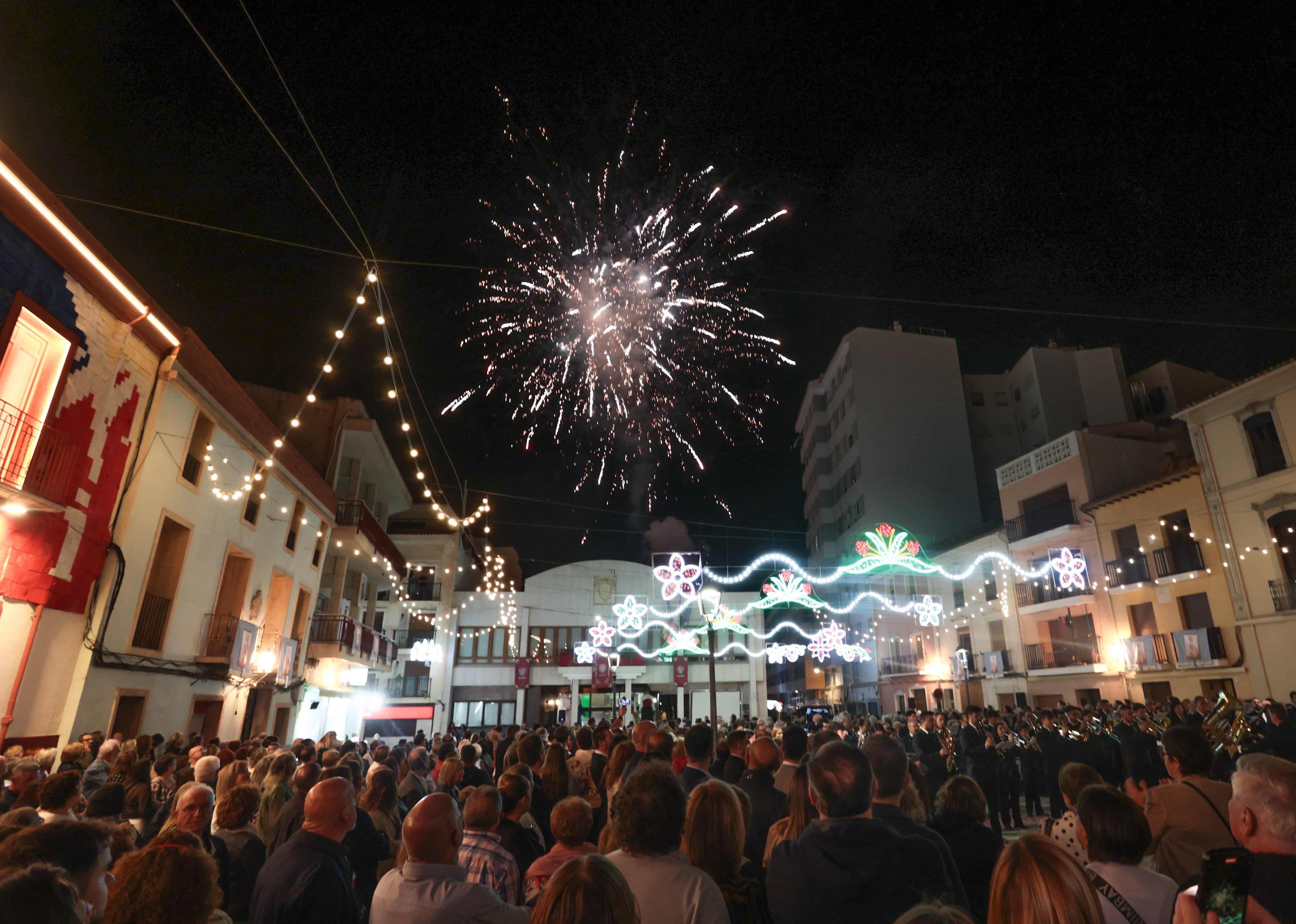 Los vecinos de Petrer durante el pregón de las Fiestas Patronales 2024.