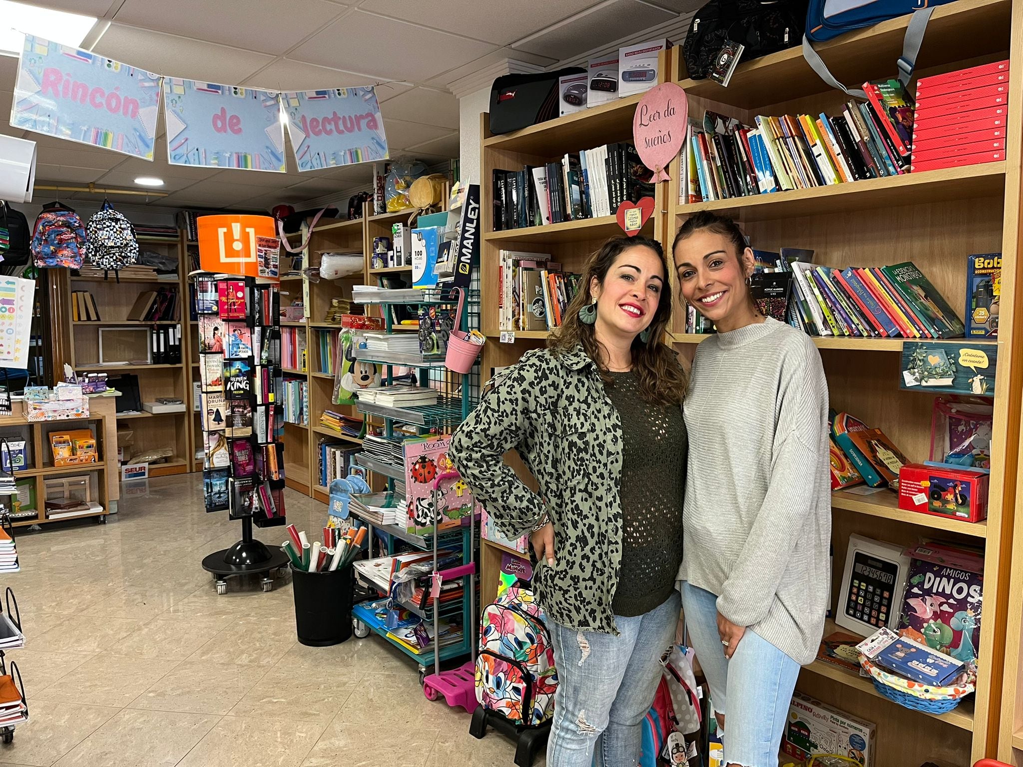 Librería Yoyes en Los Belones