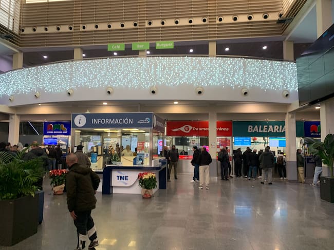 Colas en los mostradores del Puerto