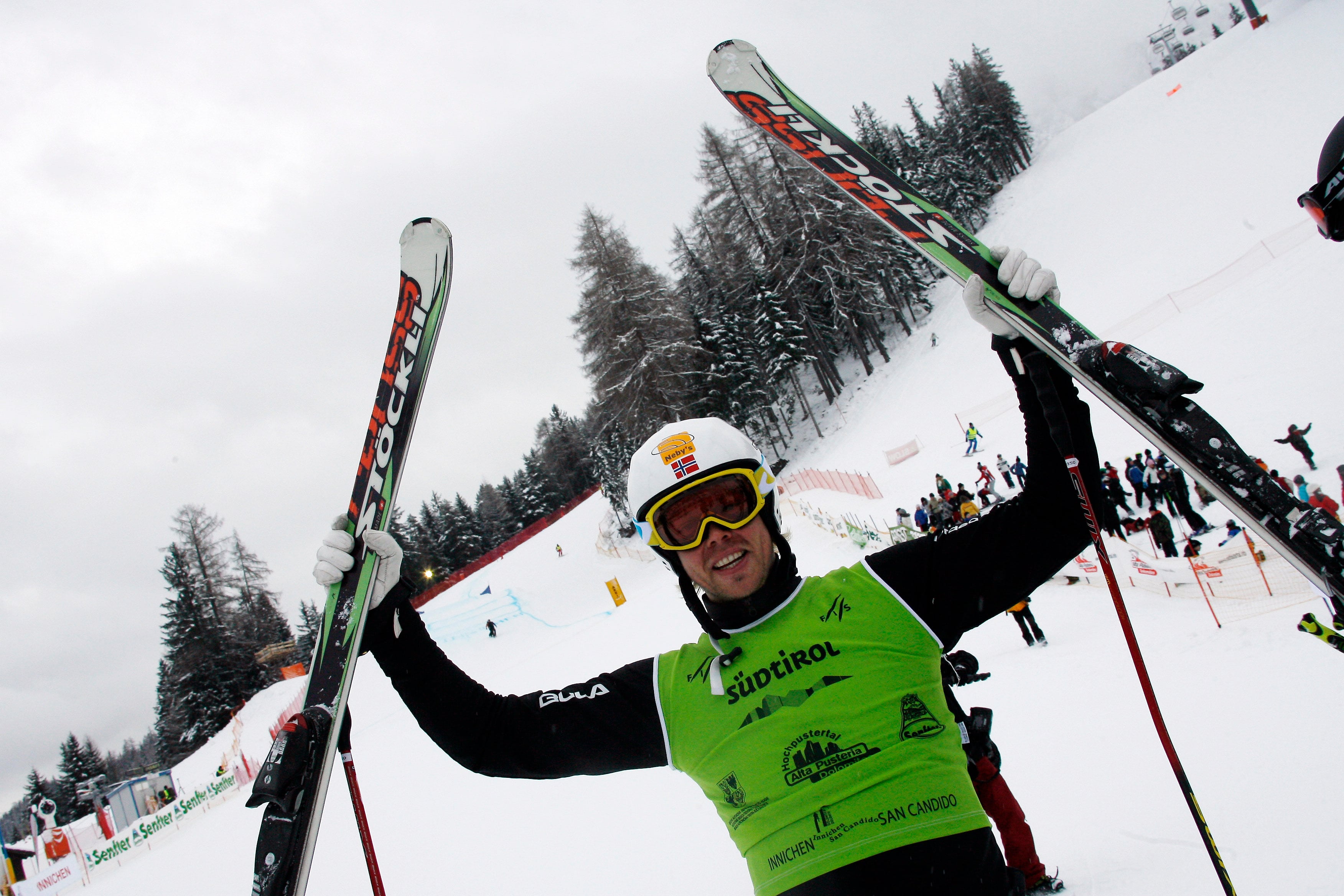 Audun Grønvold celebra su segunda plaza en el FIS Freestyle World Cup Men&#039;s Ski Cross de 2009 
