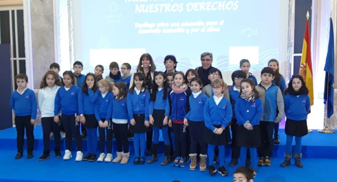 Alumnos del Colegio Maristas en el Ministerio de Educación
