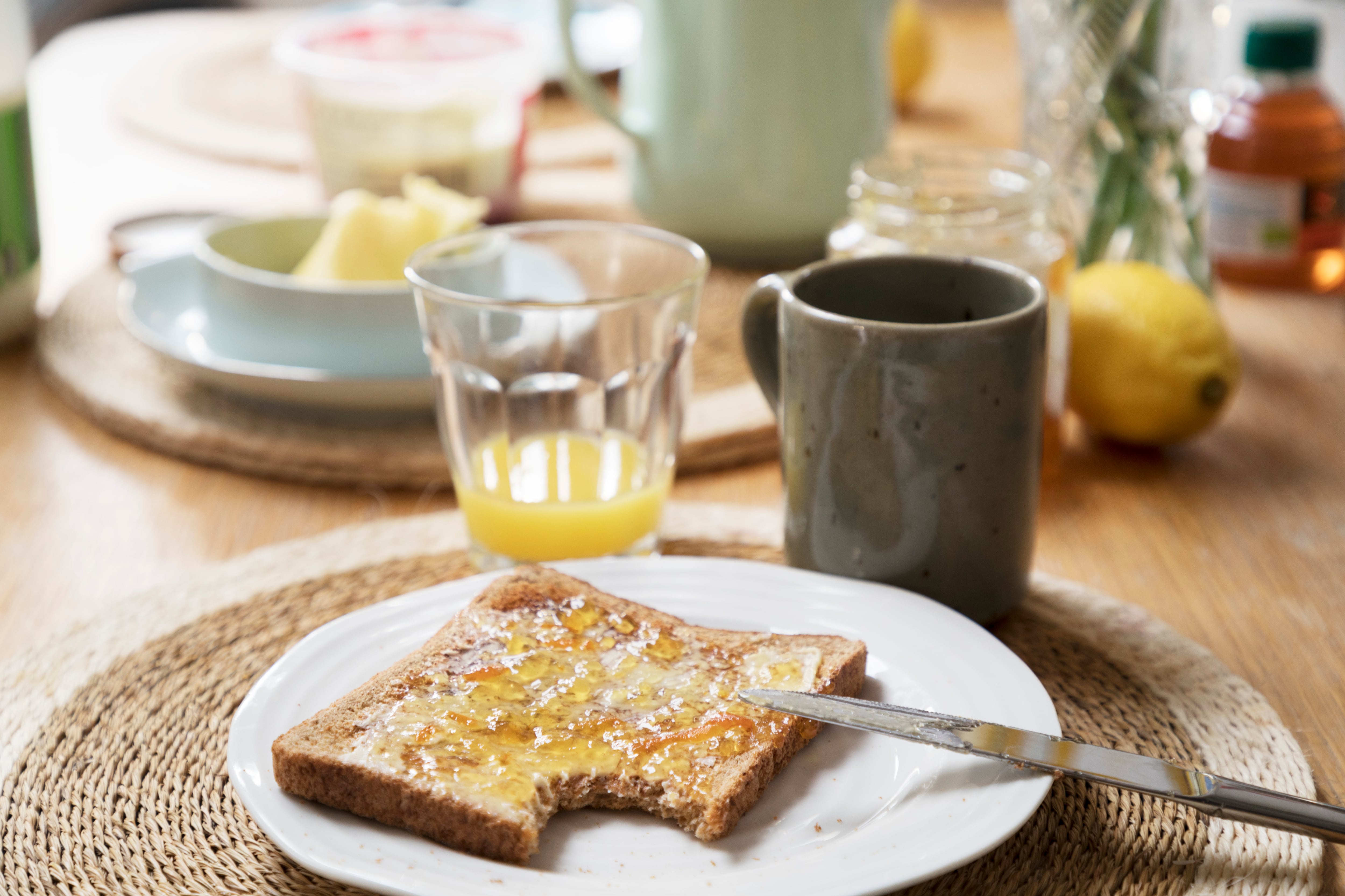 Hay quien se salta el desayuno pero también quien lo considera la comida más importante del día. ¿Quién tiene razón?