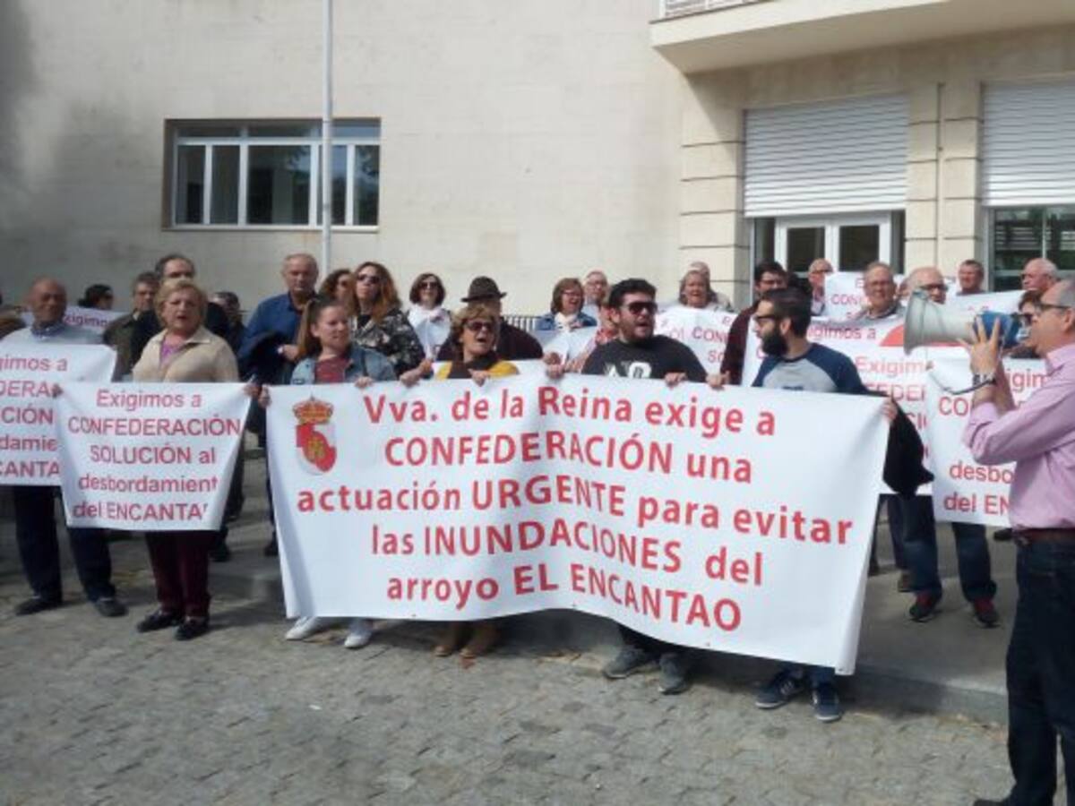 Protestas frente a Subdelegación para evitar nuevas inundaciones