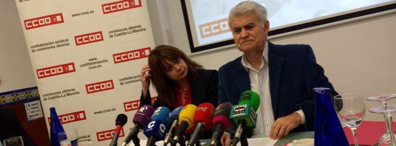 José Luis Gil, secretario regional CC.OO (derecha) y Lola Santillana, responsable de Empleo del sindicato (izquierda