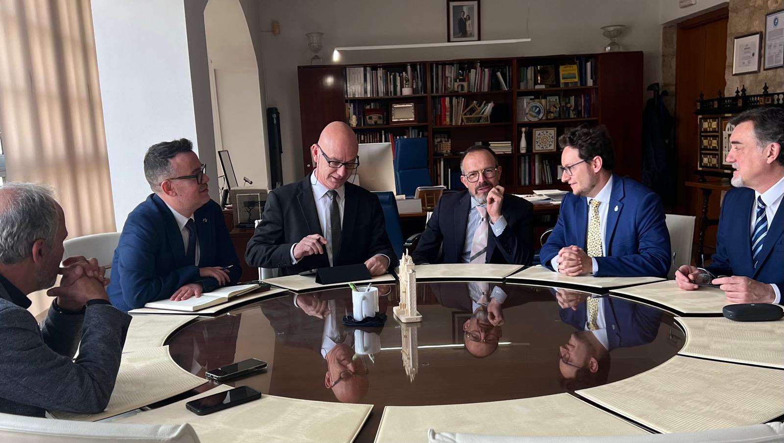 Reunión del Ayuntamiento de Aranda y la UBU