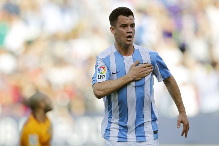 El centrocampista venezolano del Málaga Juan Pablo Añor &quot;Juanpi&quot; celebra el gol del empate ante el Barcelona 