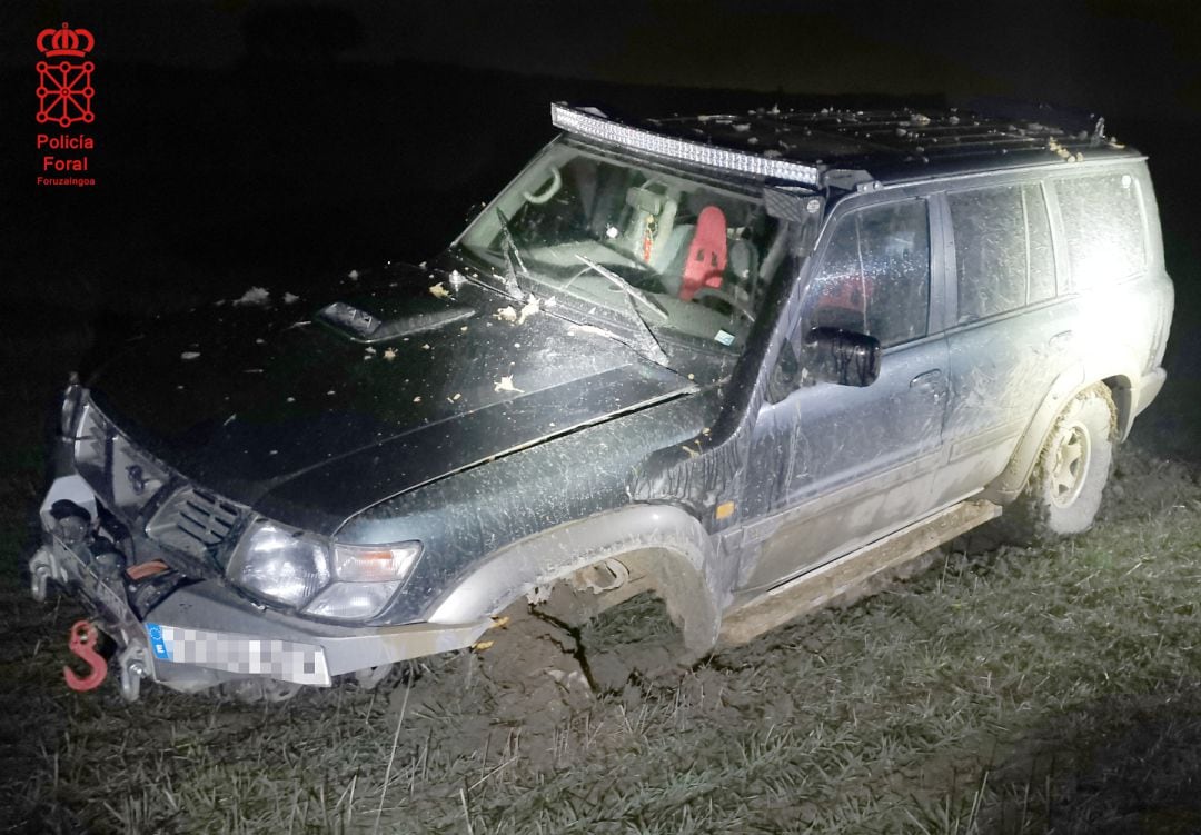 Un conductor huye de la policía sin una rueda durante 2,5 kilómetros tras cometer presuntamente cinco delitos