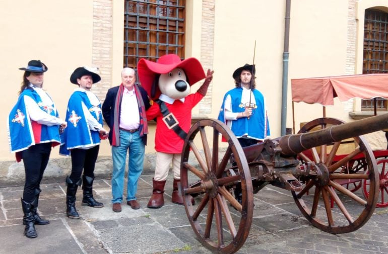 D&#039;artacán junto a su creador Claudio Biern