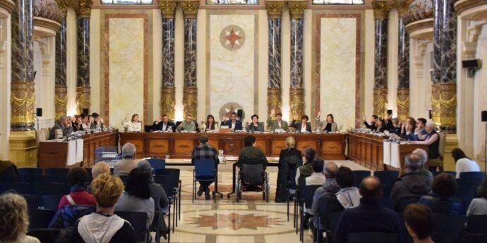 Votación de los presupuestos para 2025 en el Pleno municipal. Foto de Europa Press