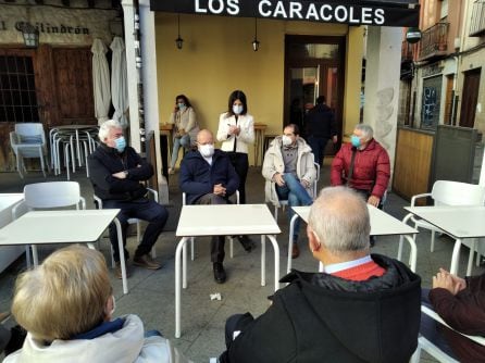 Encuentro de Igea en la Plaza de Santa María con afiliados y simpatizantes locales