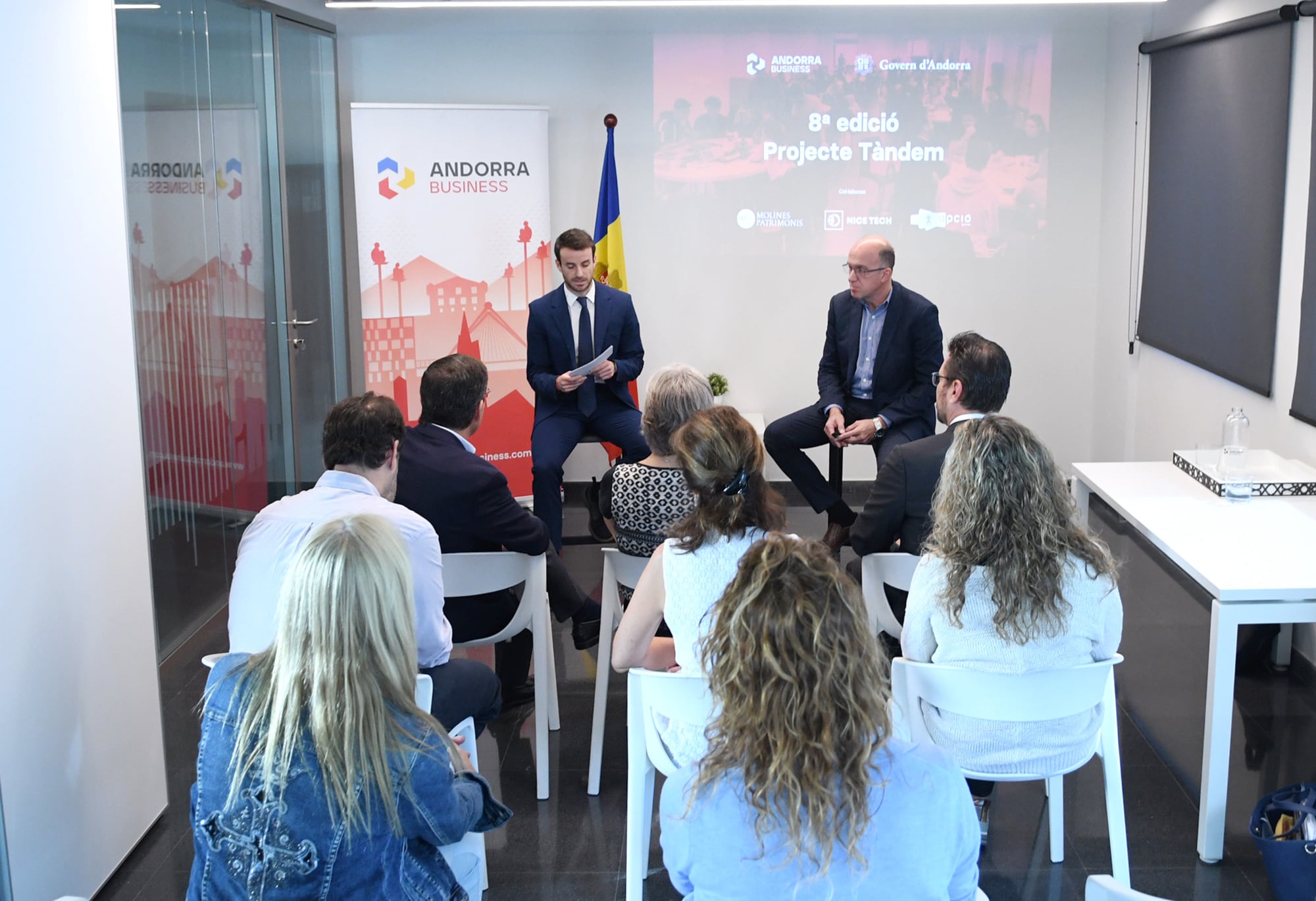 El secretari d'Estat d'Empresa, Diversificació Econòmica i Innovació, Marc Saura, i el director de Formació Professional, Xavier Campuzano, durant la presentació del projecte Tàndem