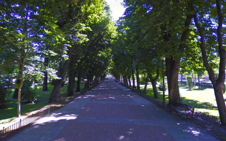 Paseo central del Jardín de San Antonio (Ávila)