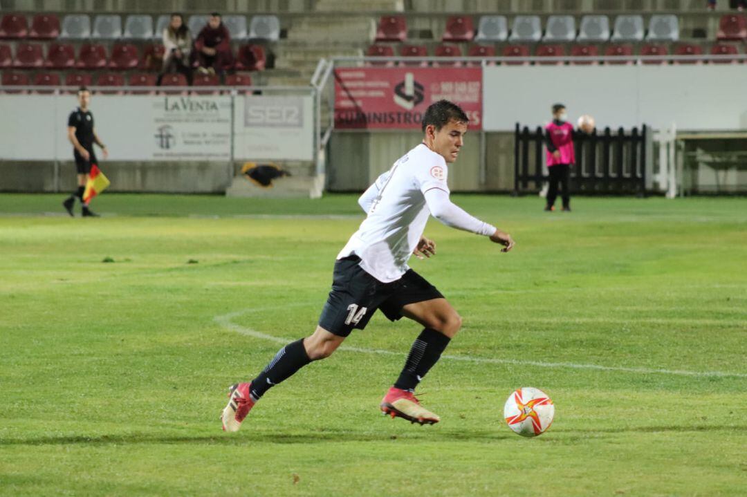 Alex Mozo en un partido en La Fuensanta 