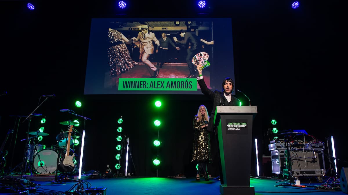 En A Vivir CV conocemos al fotógrafo alicantino Alex Amorós, ganador del premio de los estudios Abbey Road