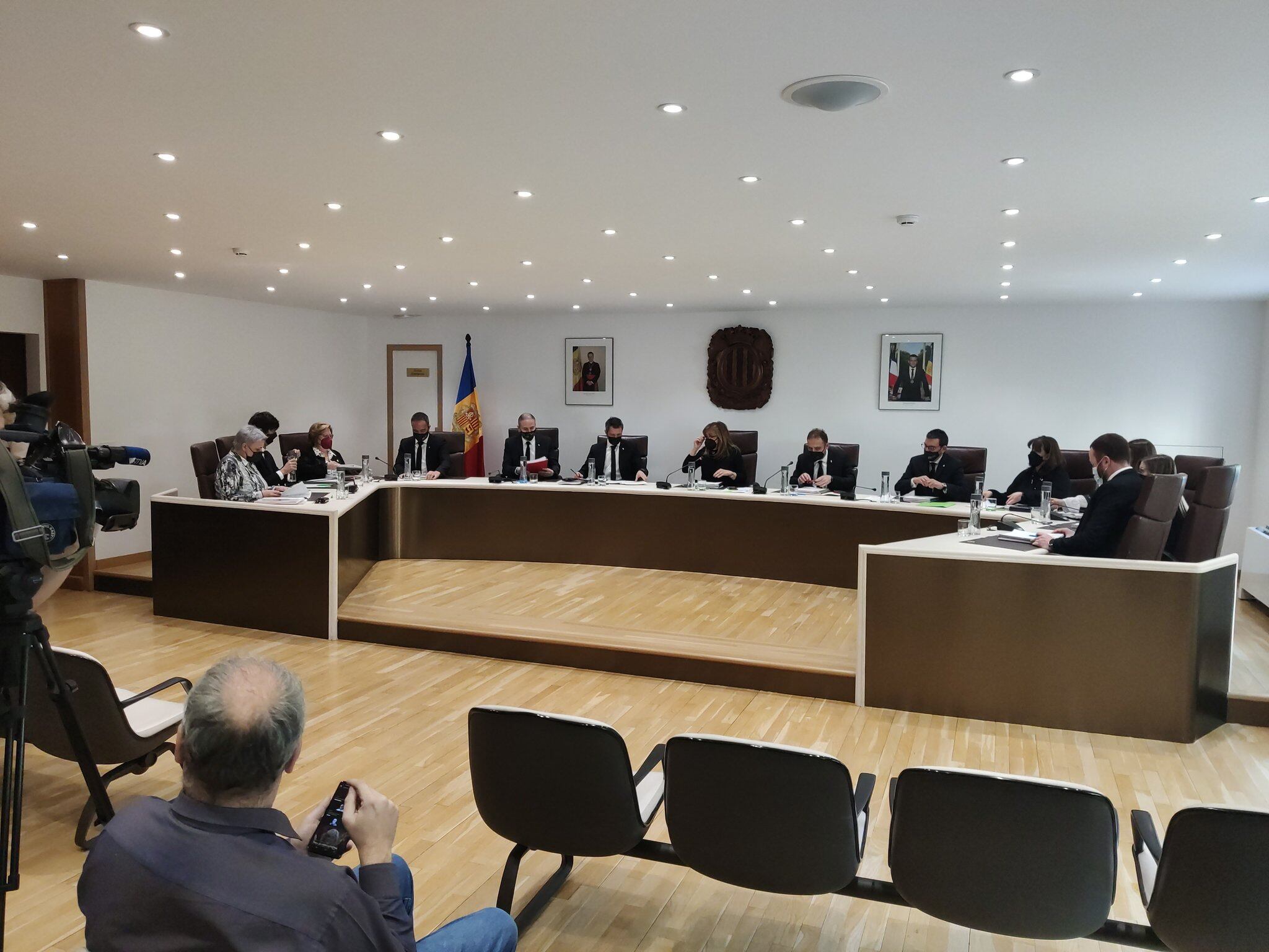 El sobrecost de la remodelació del carrer Prat de la Creu i la plaça de la Rotonda enfronten majoria i oposició