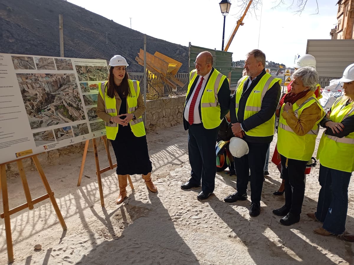 Comienzan a instalarse los primeros tramos de escaleras mecánicas del Casco Antiguo de Cuenca