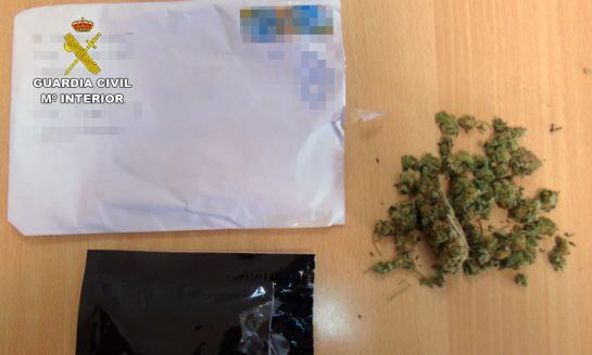 En el registro efectuado se ha incautado grandes cantidades de marihuana y hachís.