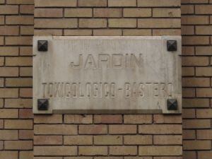 Hace casi cien años que el jardín no está, pero el mármol sigue ahí